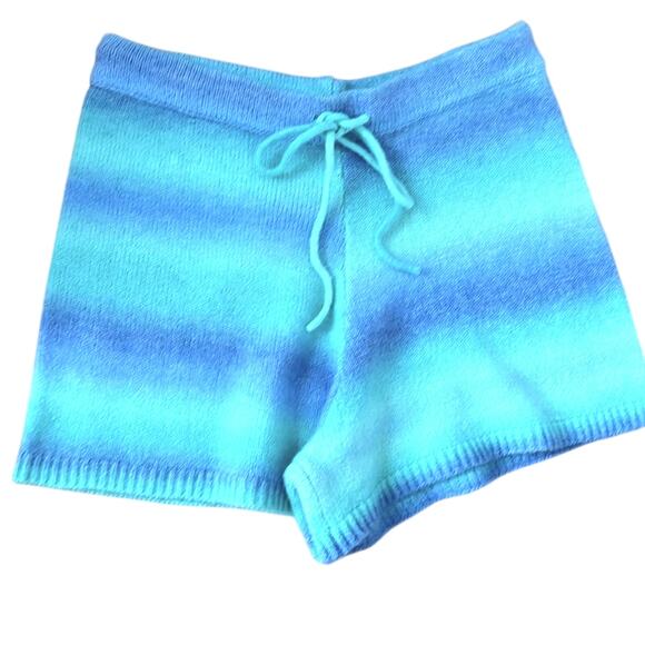 Lilly Pulitzer Pants - NWT $118 LILLY PULITZER Wanetta Sweater Shorts surf blue L